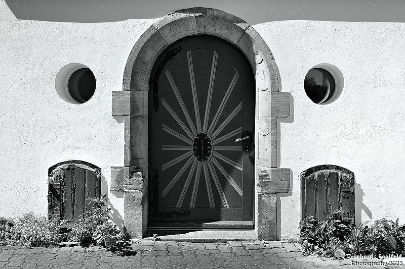 Basement Door - Bernhard Saalfeld - Lichtbildkunst